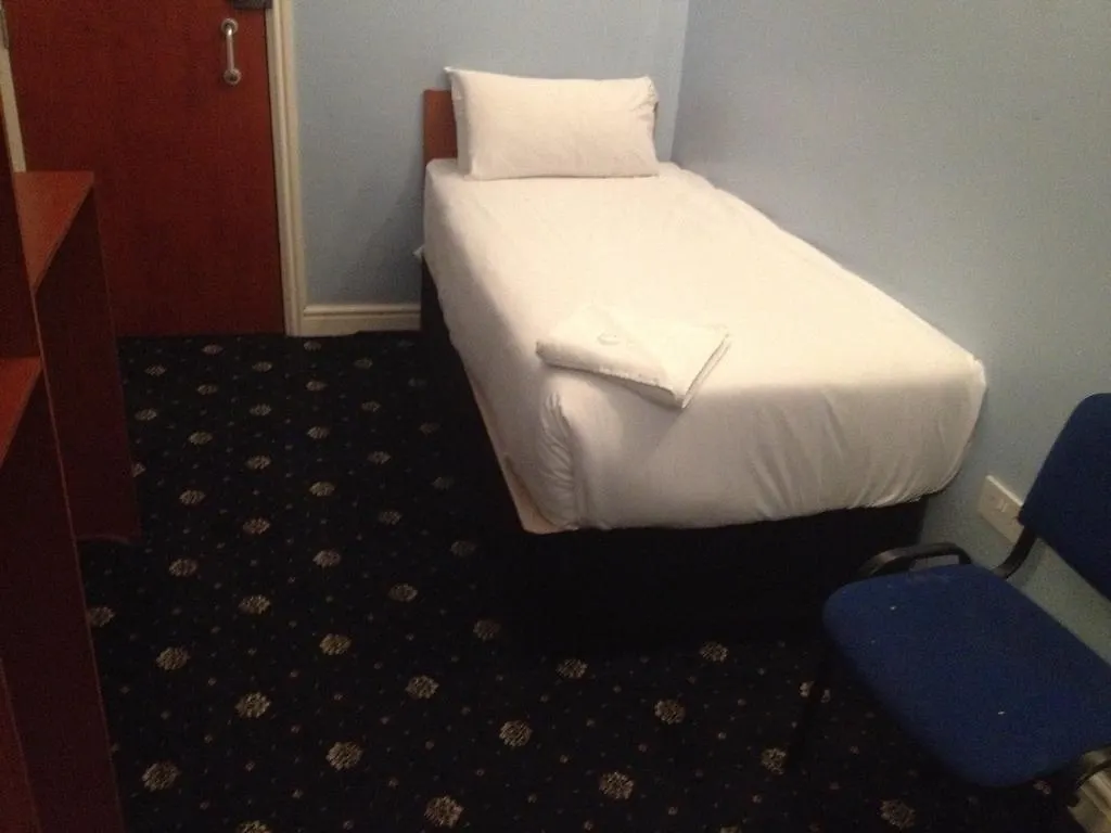 Hartley Hotel London 2*,